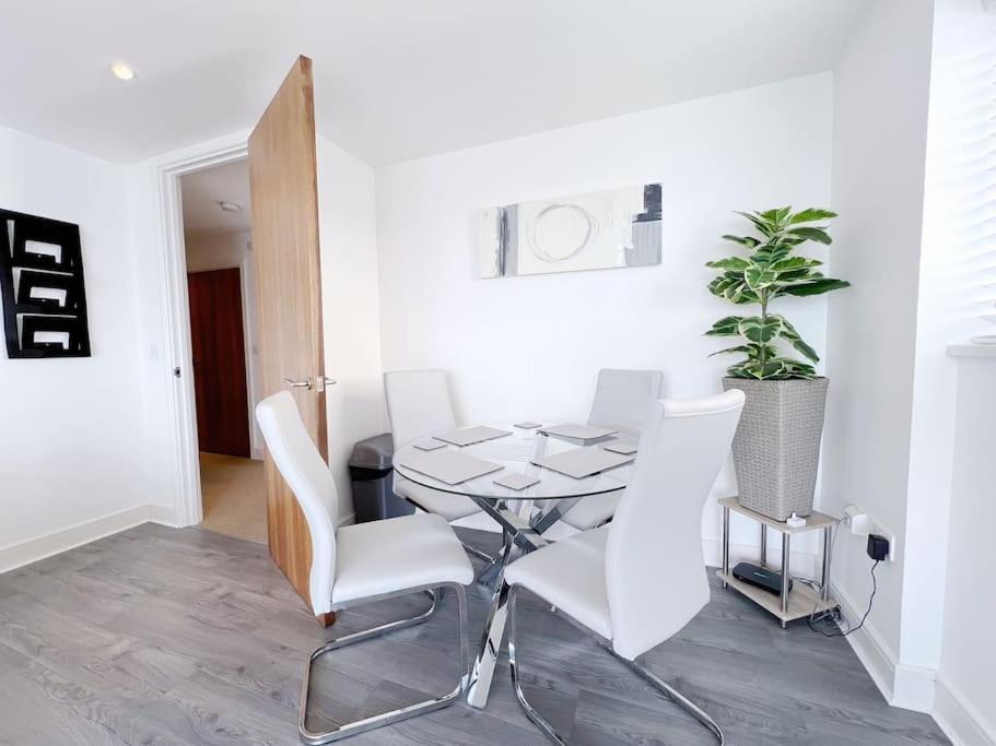Stylish Seaview One-Bedroom Apt Swansea Eksteriør bilde