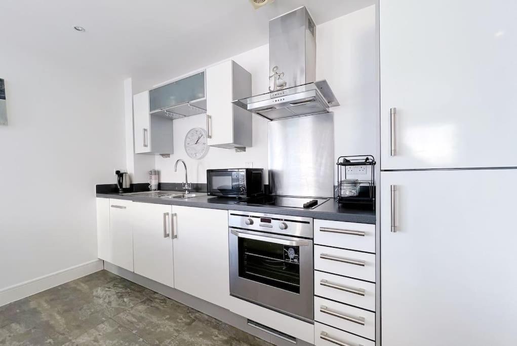 Stylish Seaview One-Bedroom Apt Swansea Eksteriør bilde
