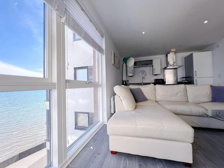Stylish Seaview One-Bedroom Apt Swansea Eksteriør bilde