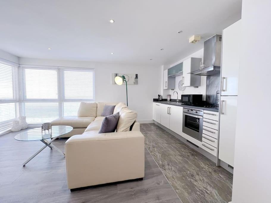 Stylish Seaview One-Bedroom Apt Swansea Eksteriør bilde